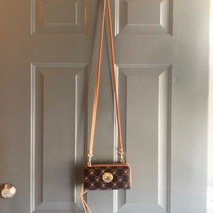“Dooney and Bourke “ style crossbody or wristlet